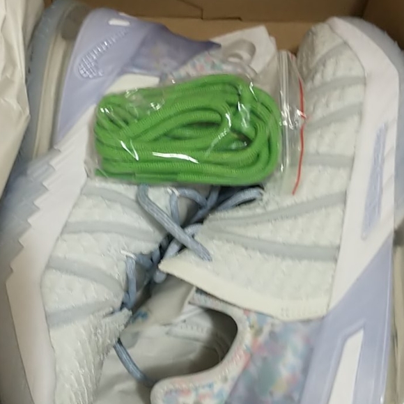 Shoes - Picture 4 of 6